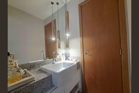 Apartamento à venda com 195m², 4 quartos e 3 vagas Apartamento à venda com 195m², 4 quartos e 3 vagasBanheiro da Suíte