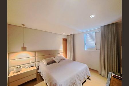 Apartamento à venda com 195m², 4 quartos e 3 vagas Apartamento à venda com 195m², 4 quartos e 3 vagasSuíte