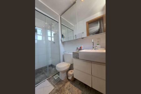 Apartamento à venda com 195m², 4 quartos e 3 vagas Apartamento à venda com 195m², 4 quartos e 3 vagasBanheiro da Suíte