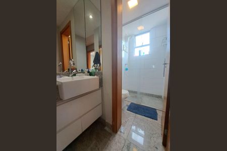 Apartamento à venda com 195m², 4 quartos e 3 vagas Apartamento à venda com 195m², 4 quartos e 3 vagasBanheiro