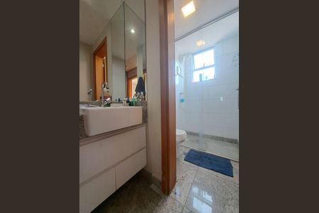 Apartamento à venda com 195m², 4 quartos e 3 vagas Apartamento à venda com 195m², 4 quartos e 3 vagasBanheiro