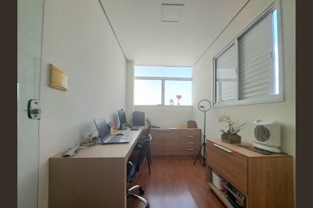 Apartamento à venda com 195m², 4 quartos e 3 vagas Apartamento à venda com 195m², 4 quartos e 3 vagasQuarto 3