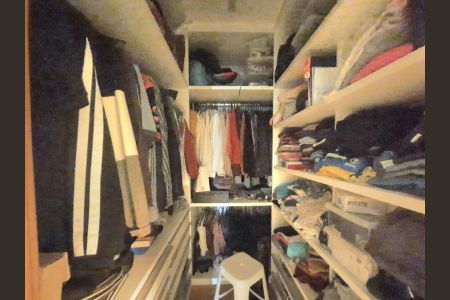 Apartamento à venda com 195m², 4 quartos e 3 vagas Apartamento à venda com 195m², 4 quartos e 3 vagasCloset da suíte