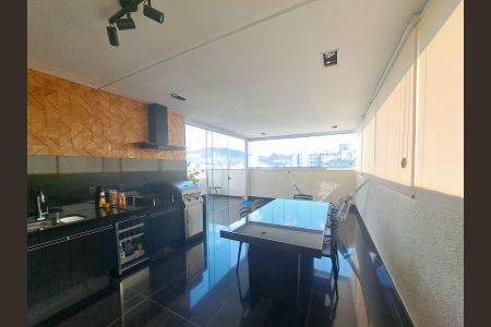 Apartamento à venda com 195m², 4 quartos e 3 vagas Apartamento à venda com 195m², 4 quartos e 3 vagasÁrea Gourmet