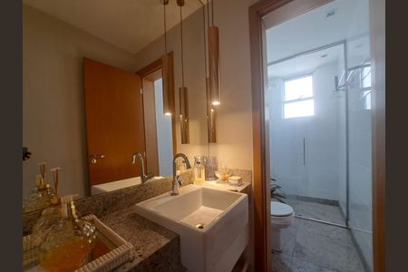 Apartamento à venda com 195m², 4 quartos e 3 vagas Apartamento à venda com 195m², 4 quartos e 3 vagasBanheiro da Suíte