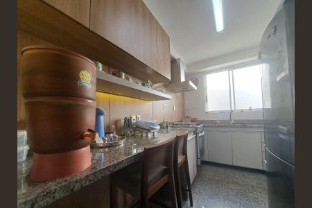 Apartamento à venda com 195m², 4 quartos e 3 vagas Apartamento à venda com 195m², 4 quartos e 3 vagasCozinha