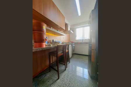 Apartamento à venda com 195m², 4 quartos e 3 vagas Apartamento à venda com 195m², 4 quartos e 3 vagasCozinha