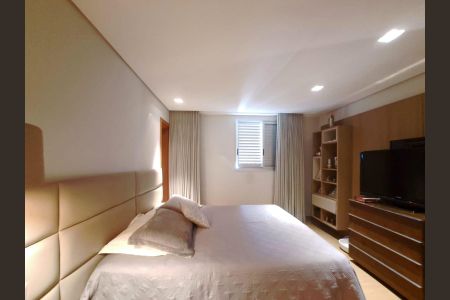 Apartamento à venda com 195m², 4 quartos e 3 vagas Apartamento à venda com 195m², 4 quartos e 3 vagasSuíte