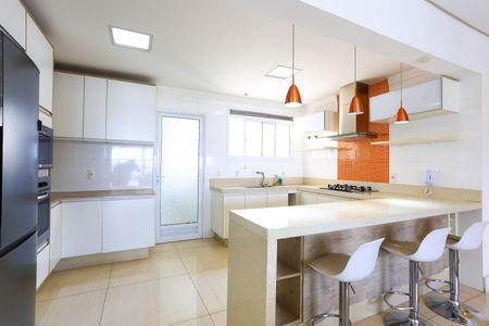 Apartamento à venda com 107m², 2 quartos e 2 vagasCozinha