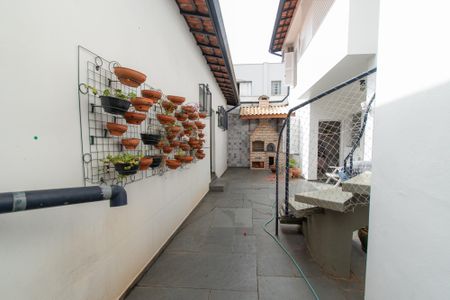 Casa à venda com 252m², 3 quartos e 4 vagasQuintal