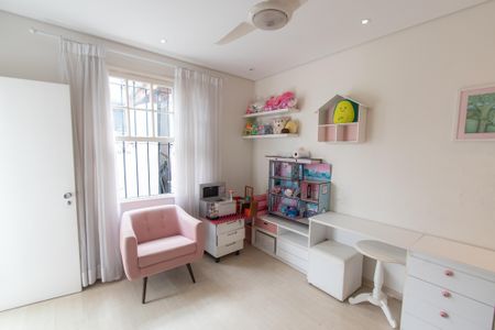 Casa à venda com 252m², 3 quartos e 4 vagasQuarto de serviço 1