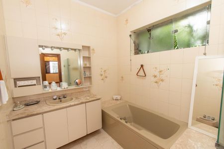 Casa à venda com 252m², 3 quartos e 4 vagasBanheiro da suíte