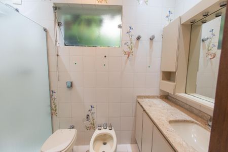 Casa à venda com 252m², 3 quartos e 4 vagasBanheiro da suíte