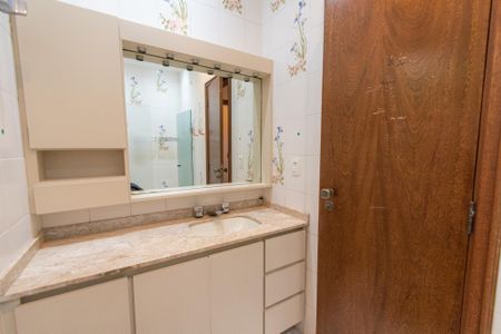 Casa à venda com 252m², 3 quartos e 4 vagasBanheiro da suíte