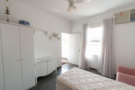 Casa à venda com 252m², 3 quartos e 4 vagasQuarto de serviço 3