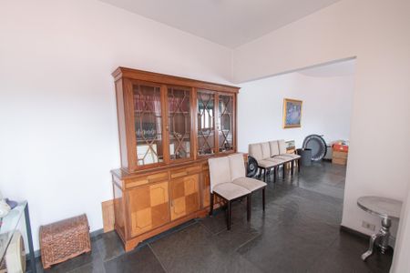 Casa à venda com 252m², 3 quartos e 4 vagasQuarto de serviço 2