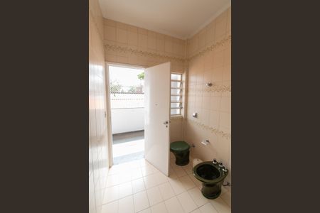 Casa à venda com 252m², 3 quartos e 4 vagasBanheiro de serviço 2