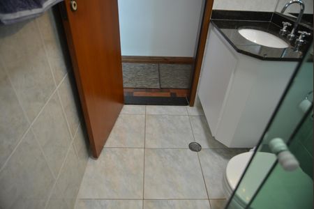 Casa à venda com 220m², 4 quartos e 4 vagasBanheiro Social