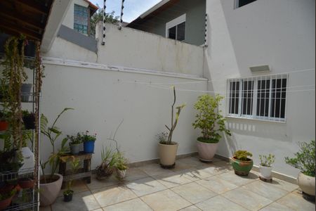 Casa à venda com 220m², 4 quartos e 4 vagasQuintal