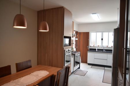 Casa à venda com 220m², 4 quartos e 4 vagasCozinha