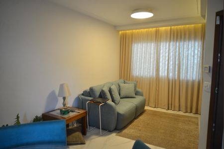 Sala de casa à venda com 4 quartos, 220m² em Vila Valparaíso, Santo André