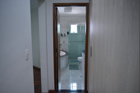 Casa à venda com 220m², 4 quartos e 4 vagasCorredor