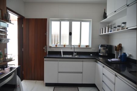 Casa à venda com 220m², 4 quartos e 4 vagasCozinha