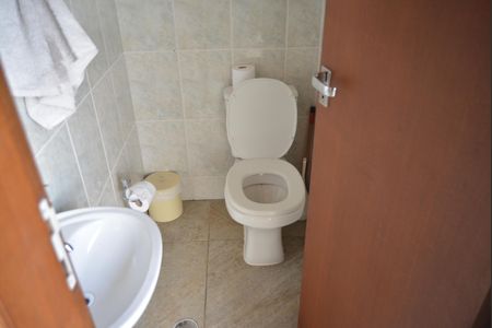 Casa à venda com 220m², 4 quartos e 4 vagasBanheiro de Serviço