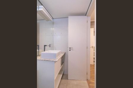 Apartamento à venda com 162m², 2 quartos e 2 vagas Apartamento à venda com 162m², 2 quartos e 2 vagasBanheiro da Suíte