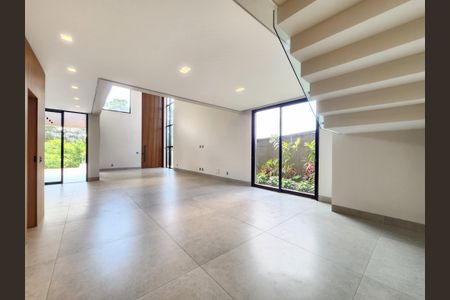Casa de condomínio à venda com 372m², 4 quartos e 4 vagas Casa de condomínio à venda com 372m², 4 quartos e 4 vagasSala