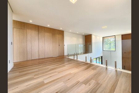 Casa de condomínio à venda com 372m², 4 quartos e 4 vagas Casa de condomínio à venda com 372m², 4 quartos e 4 vagasSala