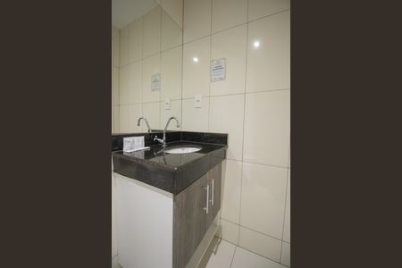 Banheiro de apartamento para alugar com 1 quarto, 35m² em Porto Velho, São Gonçalo