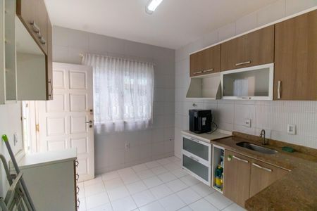 Casa à venda com 180m², 3 quartos e 2 vagas Casa à venda com 180m², 3 quartos e 2 vagasCozinha