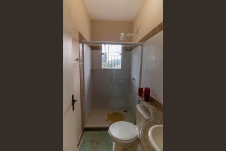 Casa à venda com 180m², 3 quartos e 2 vagas Casa à venda com 180m², 3 quartos e 2 vagasBanheiro Social