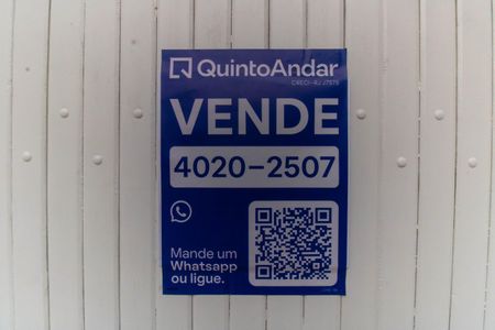 Casa à venda com 180m², 3 quartos e 2 vagas Casa à venda com 180m², 3 quartos e 2 vagasPlaquinha