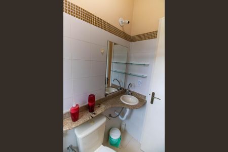 Casa à venda com 180m², 3 quartos e 2 vagas Casa à venda com 180m², 3 quartos e 2 vagasBanheiro Social