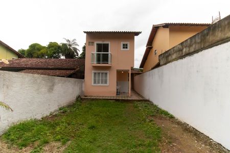 Casa à venda com 180m², 3 quartos e 2 vagas Casa à venda com 180m², 3 quartos e 2 vagasÁrea externa