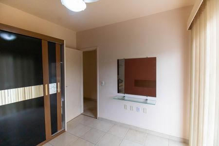 Casa à venda com 180m², 3 quartos e 2 vagas Casa à venda com 180m², 3 quartos e 2 vagasQuarto 2