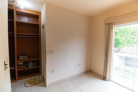 Casa à venda com 180m², 3 quartos e 2 vagas Casa à venda com 180m², 3 quartos e 2 vagasSuíte