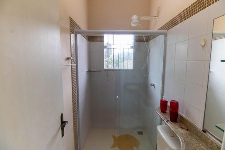 Casa à venda com 180m², 3 quartos e 2 vagas Casa à venda com 180m², 3 quartos e 2 vagasBanheiro Social