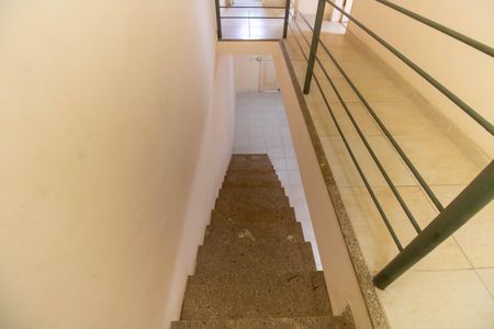 Casa à venda com 180m², 3 quartos e 2 vagas Casa à venda com 180m², 3 quartos e 2 vagasEscada