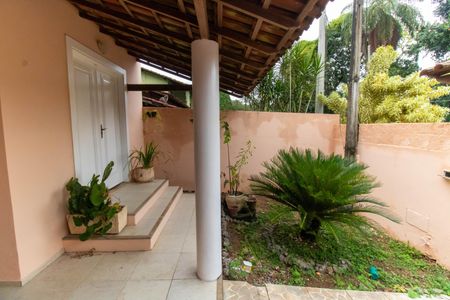 Casa à venda com 180m², 3 quartos e 2 vagas Casa à venda com 180m², 3 quartos e 2 vagasÁrea externa