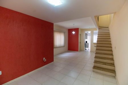 Casa à venda com 180m², 3 quartos e 2 vagas Casa à venda com 180m², 3 quartos e 2 vagasSala