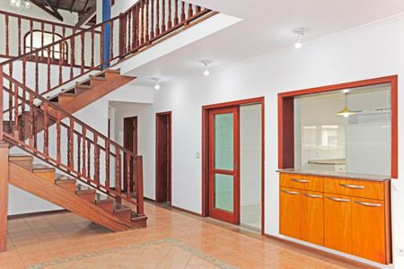 Casa de condomínio para alugar com 460m², 5 quartos e 6 vagasSala