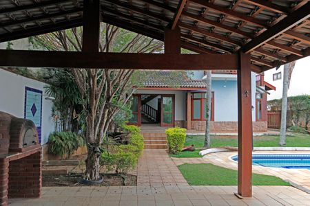 Casa de condomínio para alugar com 460m², 5 quartos e 6 vagasÁrea Externa