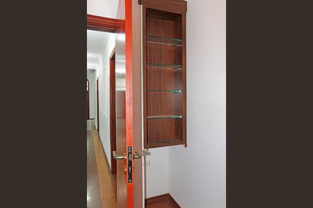 Casa de condomínio para alugar com 460m², 5 quartos e 6 vagasQuarto