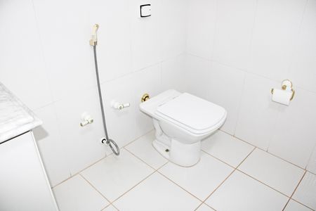 Casa de condomínio para alugar com 460m², 5 quartos e 6 vagasBanheiro