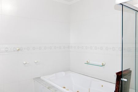 Casa de condomínio para alugar com 460m², 5 quartos e 6 vagasBanheiro