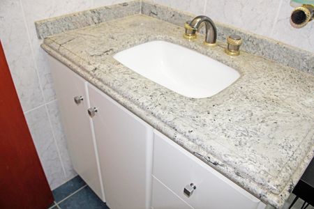 Casa de condomínio para alugar com 460m², 5 quartos e 6 vagasBanheiro