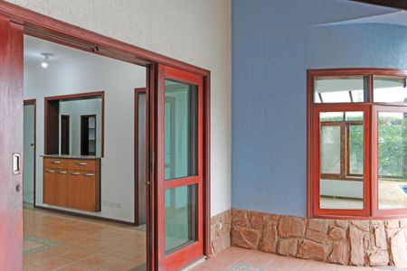 Casa de condomínio para alugar com 460m², 5 quartos e 6 vagasÁrea Externa